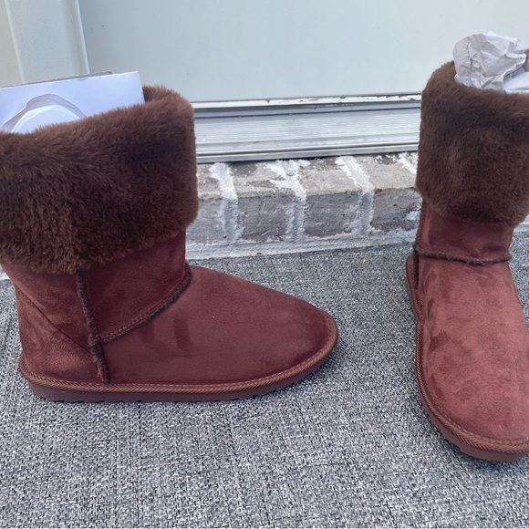 NYC ugg boots never been worn size9 - Picture 5 of 7